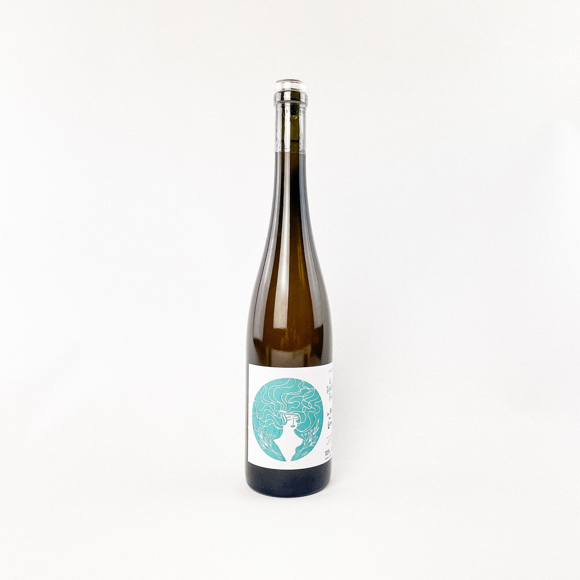 A bottle of white natural wine riesling grand cru Le Temps Au Temps by Du Vin Aux Liens 2017 front view