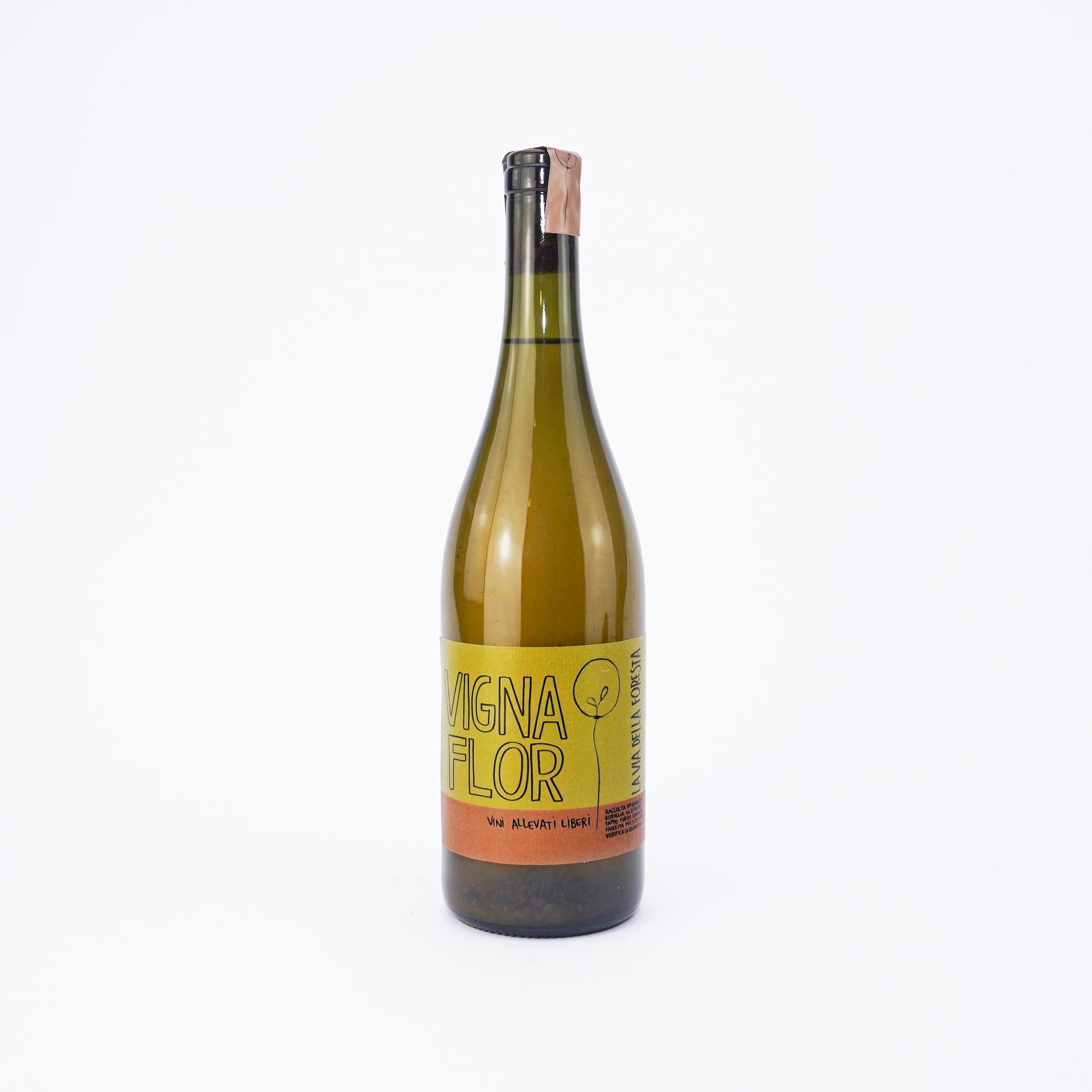 Natural Wine bottle with 'Vigna Flor' label on a white background